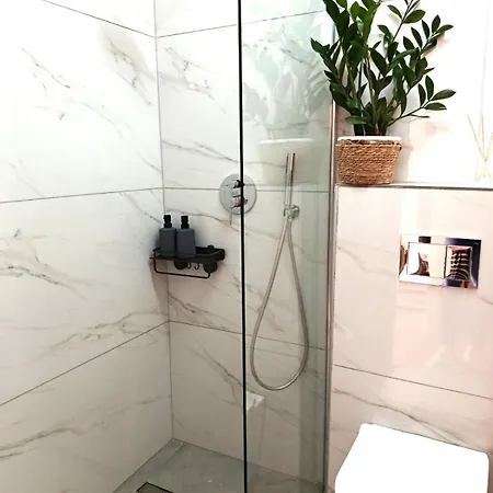 Dorian Apartment *