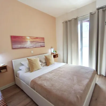 Dorian Apartment